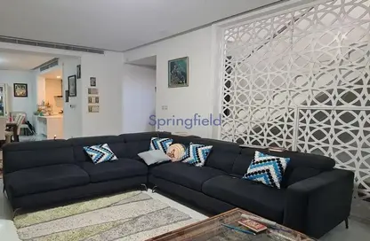 Living Room image for: Townhouse - 5 Bedrooms - 6 Bathrooms for rent in Bloomingdale Townhouses - Bloomingdale - Dubai Sports City - Dubai, Image 1