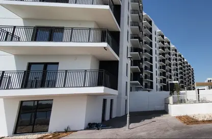 Apartment - 2 Bedrooms - 2 Bathrooms for rent in Waters Edge - Yas Island - Abu Dhabi