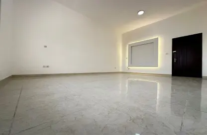 Apartment - 1 Bathroom for rent in Al Mushrif Villas - Al Mushrif - Abu Dhabi
