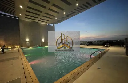 صورة لـ حوض سباحة شقة - 2 غرف نوم - 4 حمامات للايجار في برج المينا - ميناء زايد - أبوظبي ، صورة رقم 1