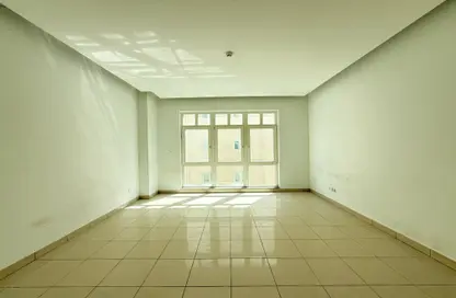 شقة - غرفة نوم - 2 حمامات للايجار في شقق سيمفوني - منخول - بر دبي - دبي