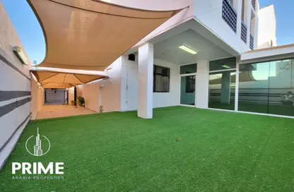 Villa - 4 Bedrooms - 6 Bathrooms for rent in Al Karamah - Abu Dhabi