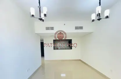 شقة - غرفة نوم - 2 حمامات للايجار في بناية رويال جي في سي - الضاحية 10 - قرية الجميرا سركل - دبي شقة - غرفة نوم - 2 حمامات للايجار في بناية رويال جي في سي - الضاحية 10 - قرية الجميرا سركل - دبي