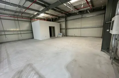 مستودع - استوديو - 4 حمامات للبيع في ند الحمر - دبي