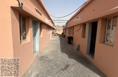 سكن عمال - استوديو - 4 حمامات للايجار في بناية اس جي 10 - المنطقة الصناعية رقم 10 - المنطقة الصناعية بالشارقة - الشارقة