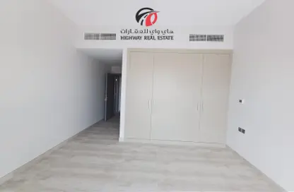 شقة - 2 غرف نوم - 3 حمامات للايجار في الفرجان - دبي