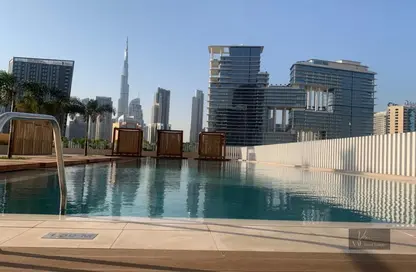 صورة لـ حوض سباحة شقة - 1 حمام للايجار في رأسًا على عقب - الخليج التجاري - دبي ، صورة رقم 1