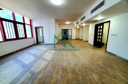 شقة - 3 غرف نوم - 4 حمامات للايجار في الخالدية - أبوظبي