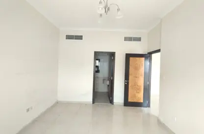 Apartment - 1 Bedroom - 2 Bathrooms for rent in Muwailih Building - Muwaileh - Sharjah