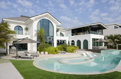 Villa - 5 Bedrooms - 6 Bathrooms for sale in Signature Villas - Palm Jumeirah - Dubai