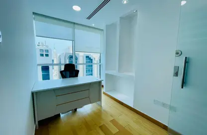 Office Space - Studio - 4 Bathrooms for rent in Hamdan Street - Abu Dhabi