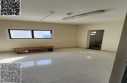 سكن عمال - استوديو - 8 حمامات للايجار في المنطقة الصناعية رقم 5 - المنطقة الصناعية بالشارقة - الشارقة