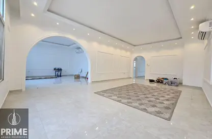 Villa - 4 Bedrooms - 5 Bathrooms for rent in Al Mushrif - Abu Dhabi