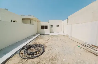 فيلا - 2 غرف نوم - 3 حمامات للايجار في الجزّات - ضاحية الرقة - الشارقة