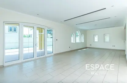 فيلا - 3 غرف نوم - 3 حمامات للايجار في التراث - جميرا بارك - دبي