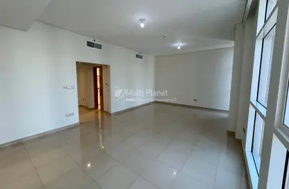 شقة - 3 غرف نوم - 4 حمامات للايجار في يونايتد سكوير - الخالدية - أبوظبي