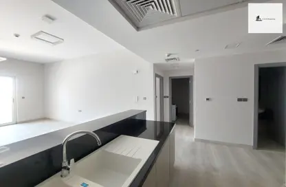 شقة - غرفة نوم - 2 حمامات للايجار في المرحلة الاولى - الفرجان - دبي