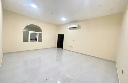 Empty Room image for: Apartment - 1 Bathroom for rent in Zakher - Al Ain, Image 1