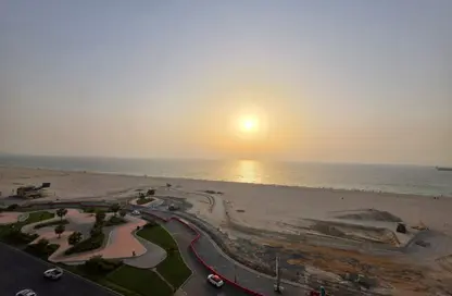 Apartment - 3 Bedrooms - 4 Bathrooms for rent in Corniche Tower - Ajman Corniche Road - Ajman