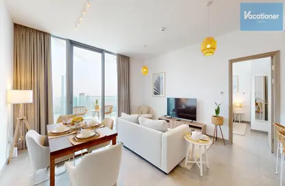 Living / Dining Room image for: Apartment - 1 Bedroom - 1 Bathroom for rent in Stella Maris - Dubai Marina - Dubai, Image 1
