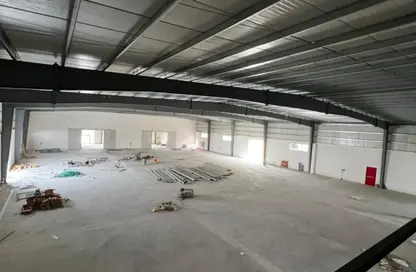 Warehouse - Studio - 4 Bathrooms for rent in Umm Al Thuoob - Umm Al Quwain