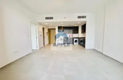 شقة - غرفة نوم - 2 حمامات للايجار في الطراز - حي نسيج - الجادة - الشارقة