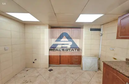عمارة بالكامل - استوديو - 8 حمامات للايجار في حسن ابراهيم الفردان - شارع المطار - أبوظبي