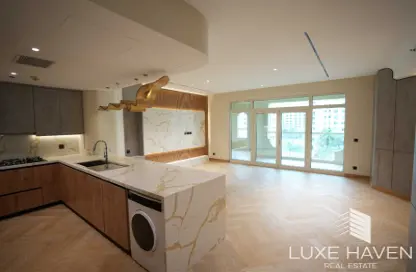 Apartment - 2 Bedrooms - 2 Bathrooms for rent in Al Khudrawi - Shoreline Apartments - Palm Jumeirah - Dubai