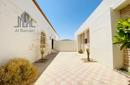 Villa - 2 Bedrooms - 2 Bathrooms for rent in Al Zaafaran - Al Khabisi - Al Ain
