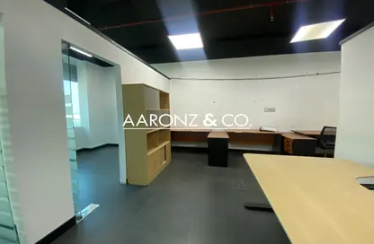 مكتب - استوديو - 2 حمامات للايجار في كابيتال جولدن تاور - الخليج التجاري - دبي مكتب - استوديو - 2 حمامات للايجار في كابيتال جولدن تاور - الخليج التجاري - دبي