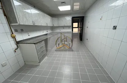 Apartment - 3 Bedrooms - 4 Bathrooms for rent in Airport Road - Abu Dhabi