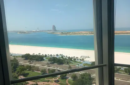 مكتب - استوديو - 2 حمامات للايجار في برج لاند مارك - شارع الكورنيش - أبوظبي
