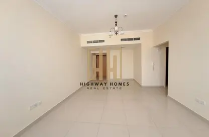 Apartment - 3 Bedrooms - 3 Bathrooms for rent in Muweileh Community - Muwaileh Commercial - Sharjah