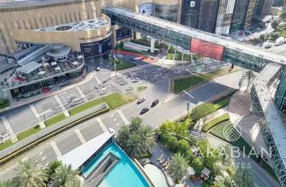 صورة لـ حوض سباحة شقة - 2 غرف نوم - 3 حمامات للايجار في جادة كمبينسكي - دبي وسط المدينة - دبي ، صورة رقم 1