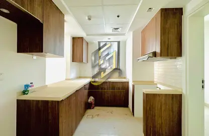 شقة - غرفة نوم - 2 حمامات للايجار في أبتاون الزاهية - الزاهية - تجارية مويلح - الشارقة