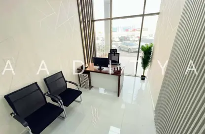 Office Space - Studio - 1 Bathroom for rent in Red Avenue - Al Garhoud - Dubai