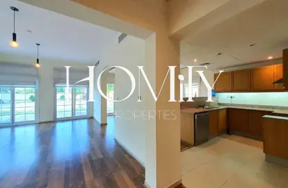 فيلا - 2 غرف نوم - 4 حمامات للايجار في منطقة 16 - قرية الجميرا سركل - دبي