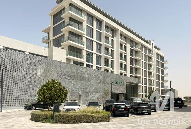 Large Layout | Skyline Views | Full Privacy