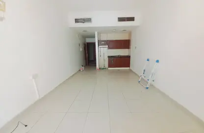 Apartment - Studio - 1 Bathroom for rent in Al Qulaya'ah - Al Sharq - Sharjah