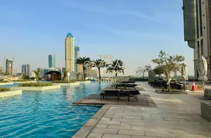 صورة لـ حوض سباحة شقة - 3 غرف نوم - 4 حمامات للايجار في آمنة - مدينة الحبتور - الخليج التجاري - دبي ، صورة رقم 1