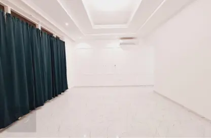 شقة - غرفة نوم - 1 حمام للايجار في بني ياس - أبوظبي