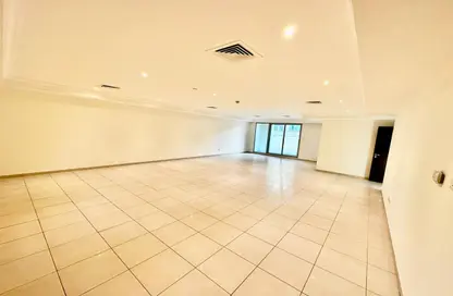 Empty Room image for: Villa - 3 Bedrooms - 3 Bathrooms for rent in Marina Hotel Apartments - Dubai Marina Walk - Dubai Marina - Dubai, Image 1