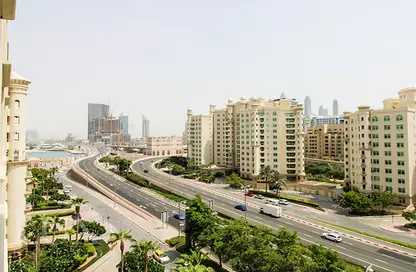 Apartment - 3 Bedrooms - 4 Bathrooms for rent in Al Dabas - Shoreline Apartments - Palm Jumeirah - Dubai