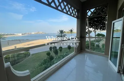 Balcony image for: Apartment - 2 Bedrooms - 4 Bathrooms for rent in Jash Falqa - Shoreline Apartments - Palm Jumeirah - Dubai, Image 1