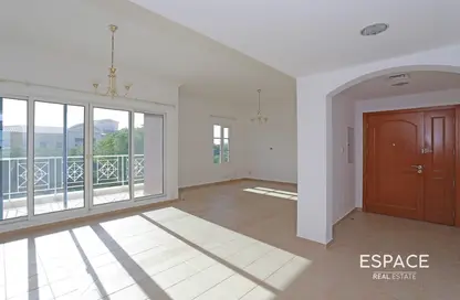 شقة - 2 غرف نوم - 3 حمامات للايجار في شقق الحدائق - مجتمع الحدائق - مجمع دبي للإستثمار - دبي