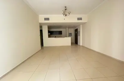Apartment - 1 Bedroom - 2 Bathrooms for rent in Mazaya 7 - Queue Point - Dubai Land - Dubai