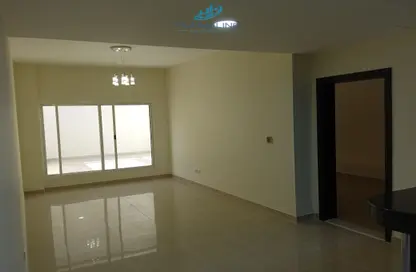 Empty Room image for: Apartment - 1 Bedroom - 2 Bathrooms for rent in Infinity Building - Sheikh Zayed Road - Dubai, Image 1