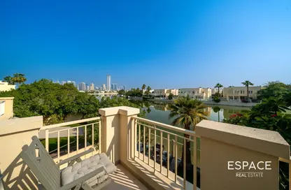 فيلا - 3 غرف نوم - 2 حمامات للبيع في الفرات - البحيرات - دبي