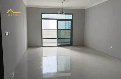 Apartment - 2 Bedrooms - 3 Bathrooms for rent in Al Khan Corniche - Al Khan - Sharjah