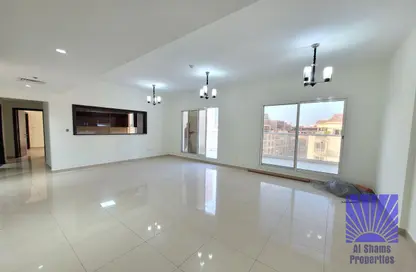 Duplex - 3 Bedrooms - 4 Bathrooms for rent in Royal JVC Building - District 10 - Jumeirah Village Circle - Dubai